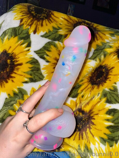 Naken läckt OnlyFans-bild av Naughtybunnii0 0