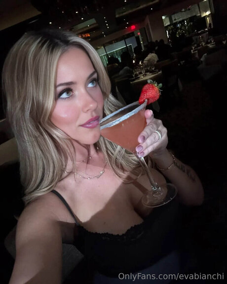 Обнаженная фотография утечки OnlyFans от Evabianchi