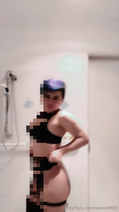 Nøgent lækket OnlyFans-billede af E E19