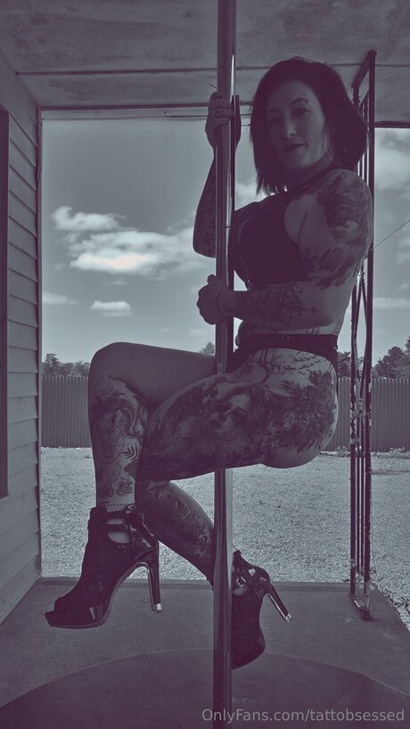 Alaston vuotanut OnlyFans-kuva Tattobsessed
