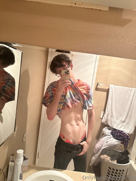 Alasti lekkinud OnlyFans-i pilt Sfafree