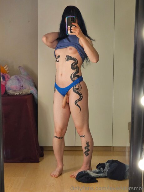 Alaston vuotanut OnlyFans-kuva Lavendersmol