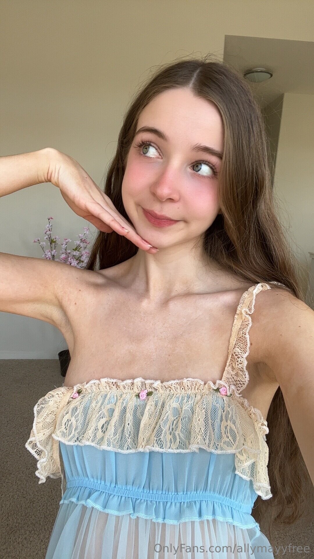 Naakte gelekte OnlyFans-foto van Allymayyfree #3