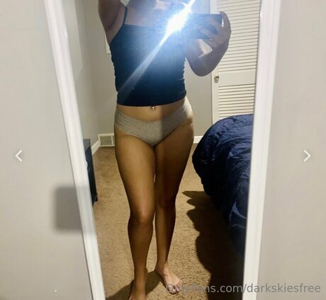 Nahá fotka uniklých OnlyFans od Darkskiesfree