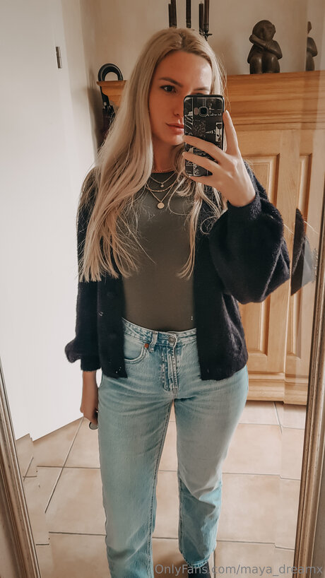 Naakte gelekte OnlyFans-foto van Maya Dreamx