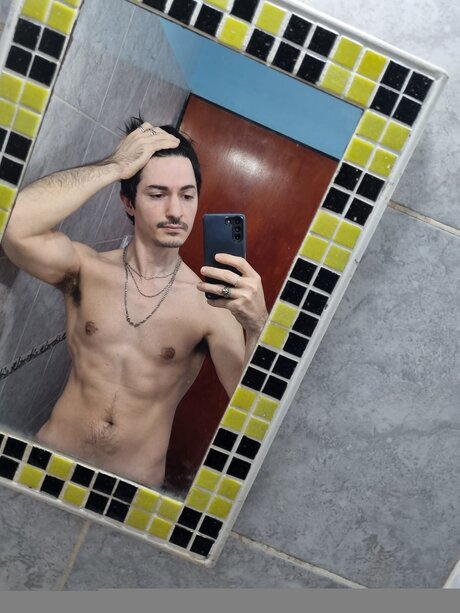 Naken läckt OnlyFans-bild av Matiasuprofesor