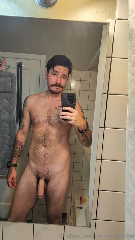 Alaston vuotanut OnlyFans-kuva Theunrulystache