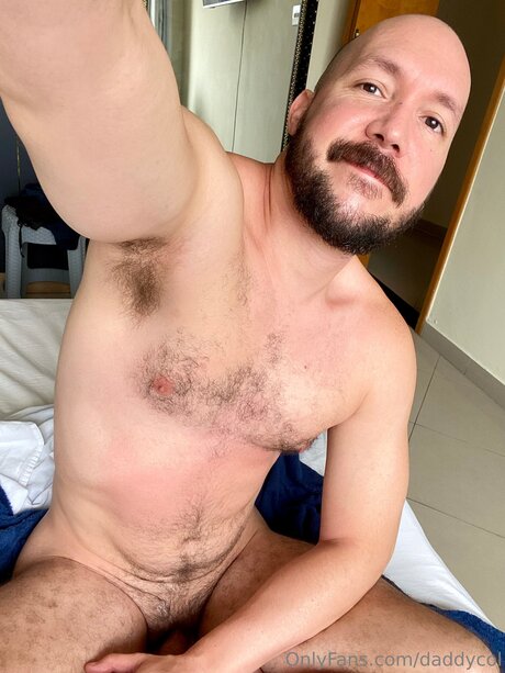 Naken lekkede OnlyFans-bilde av Daddycol