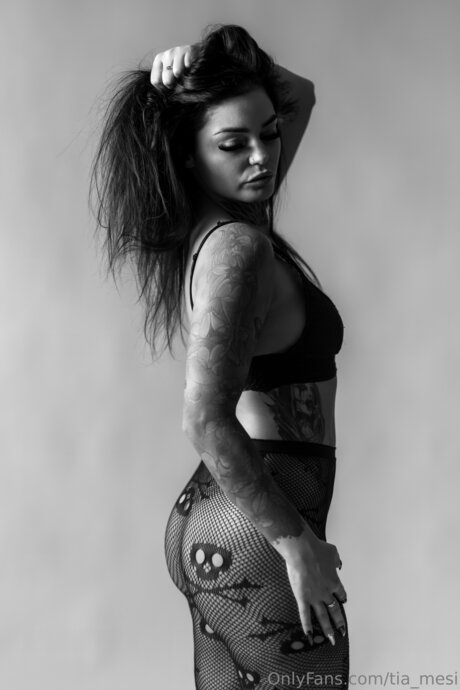 Nahá fotka uniklých OnlyFans od Tia Mesi