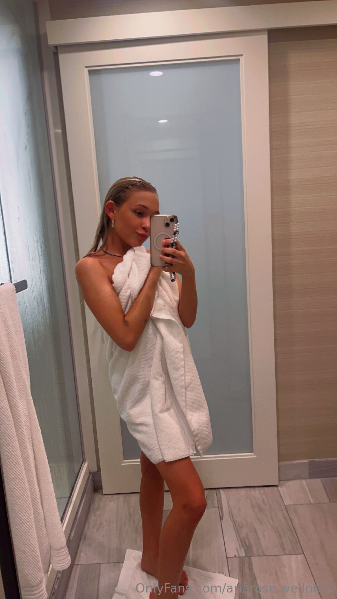 Alasti lekkinud OnlyFans-i pilt Ariarose Wellness #1