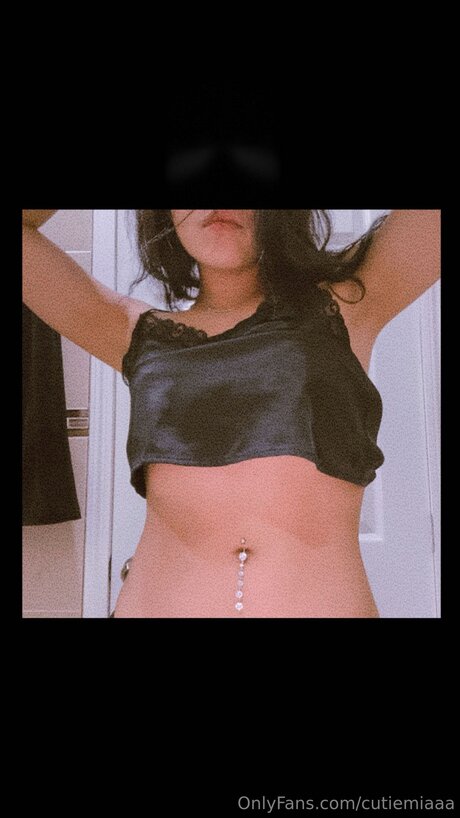 Обнаженная фотография утечки OnlyFans от Cutiemiaaa