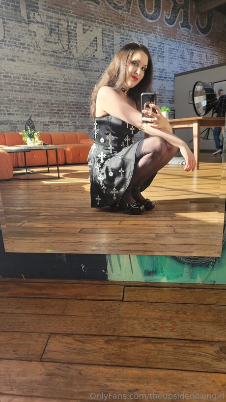 Theupsidedowngirl
