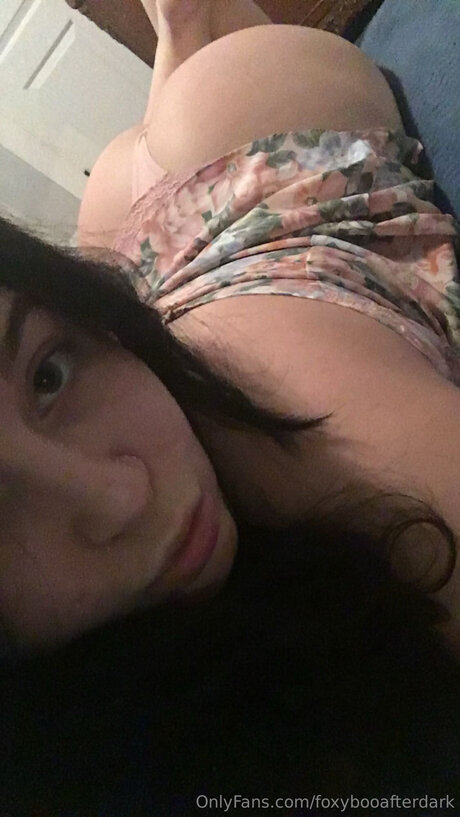 Naken lekkede OnlyFans-bilde av Foxybooafterdark