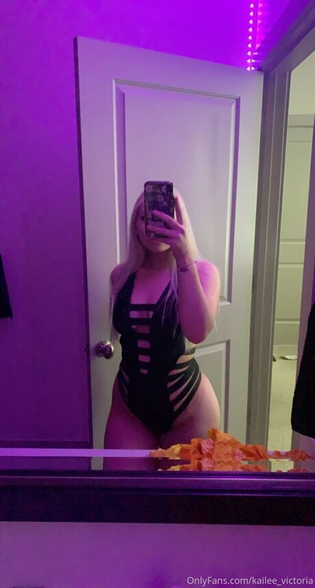 Naken läckt OnlyFans-bild av Kailee Victoria