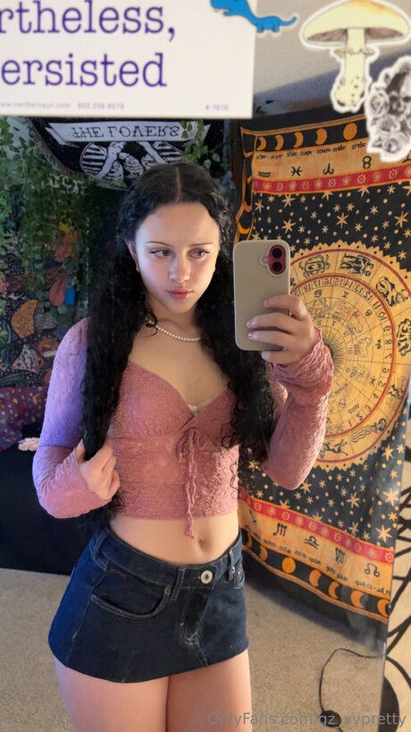Naken läckt OnlyFans-bild av Gz Vvpretty
