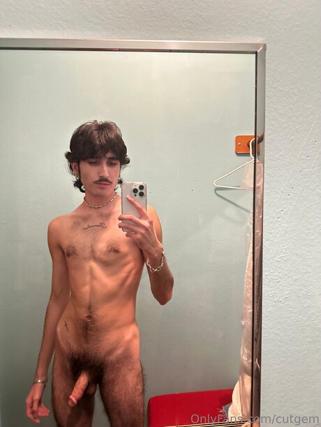 Naken läckt OnlyFans-bild av Cutgem