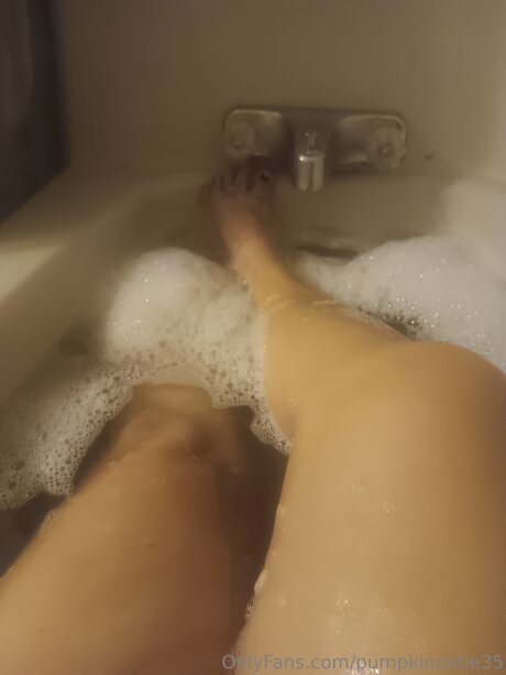 Naken läckt OnlyFans-bild av Pumpkincutie35