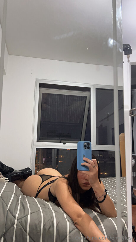 Обнаженная фотография утечки OnlyFans от Emilylush
