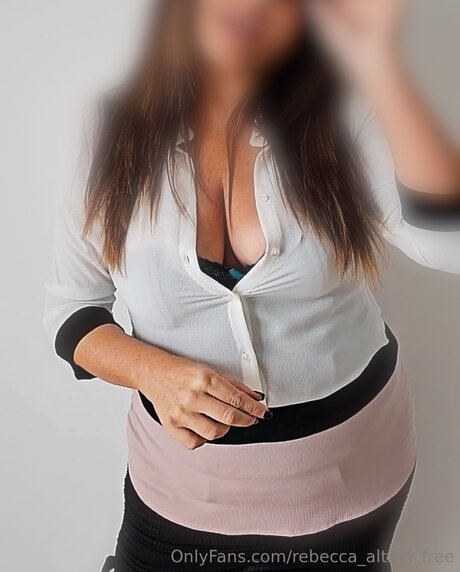 Обнаженная фотография утечки OnlyFans от Rebecca Altieri Free