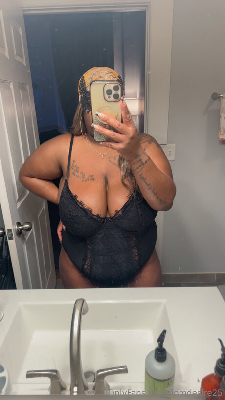 Naakte gelekte OnlyFans-foto van Domdesire25