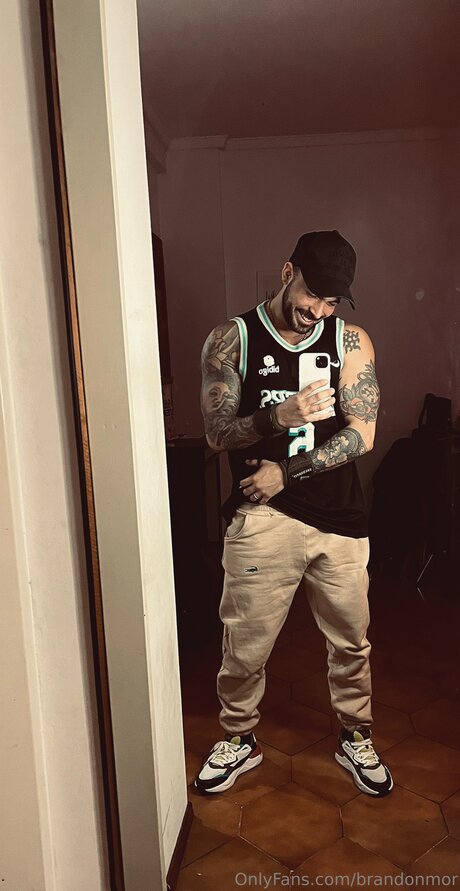 Naken lekkede OnlyFans-bilde av Brandonmor