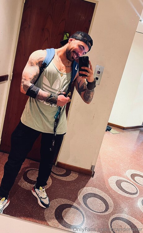 Обнаженная фотография утечки OnlyFans от Brandonmor