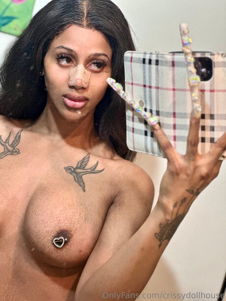 Foto desnuda filtrada de OnlyFans de Crissydollhouse