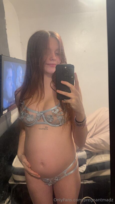 Nagie wyciekłe zdjęcie OnlyFans od Pregnantmadz