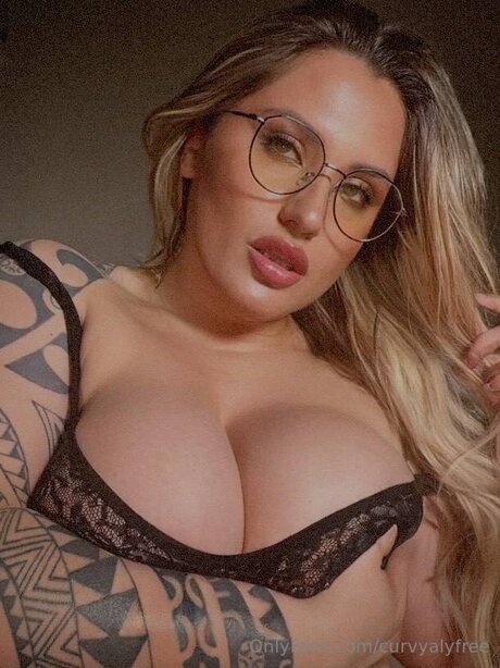 Naken läckt OnlyFans-bild av Curvyalyfree