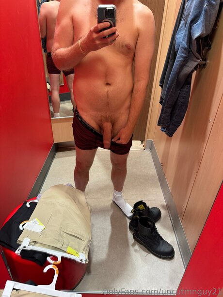Foto di nudo di fuga di OnlyFans di Uncutmnguy21