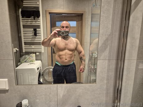 Naken läckt OnlyFans-bild av Heavyduty1
