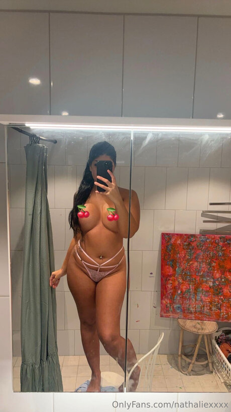 Alaston vuotanut OnlyFans-kuva Nathalies