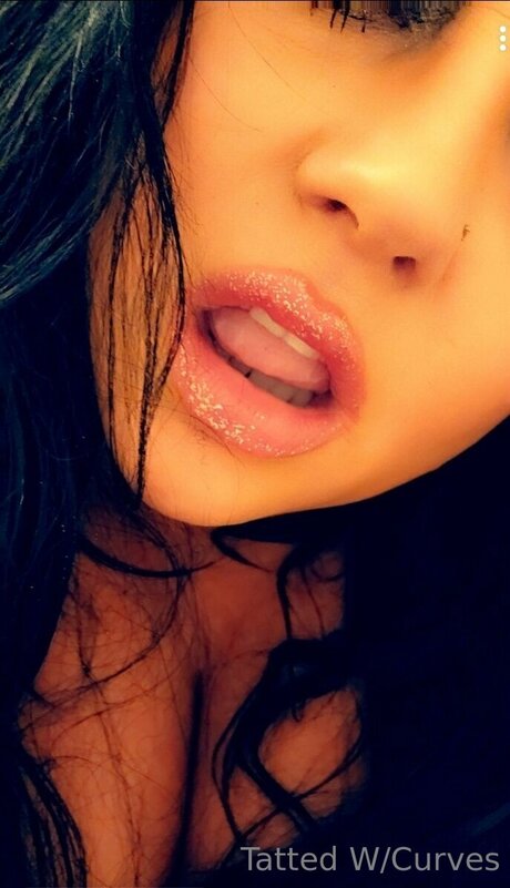 Naakte gelekte OnlyFans-foto van U225860105