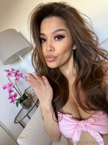 Naakte gelekte OnlyFans-foto van Charmanestar