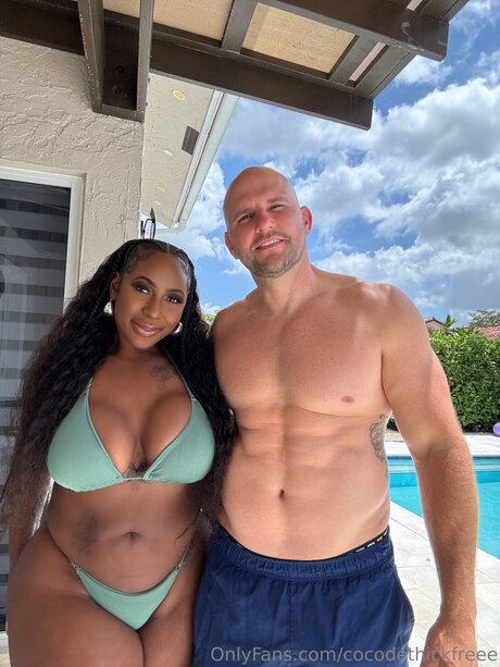 Alasti lekkinud OnlyFans-i pilt Cocodethickfreee