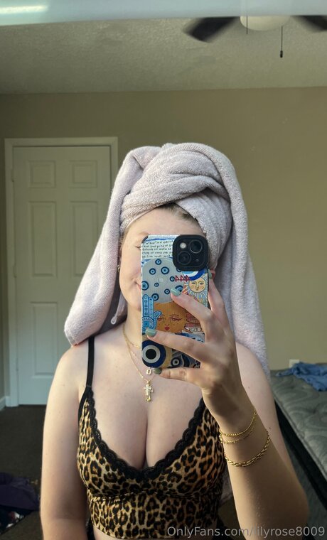 Alasti lekkinud OnlyFans-i pilt Izzyynicolee