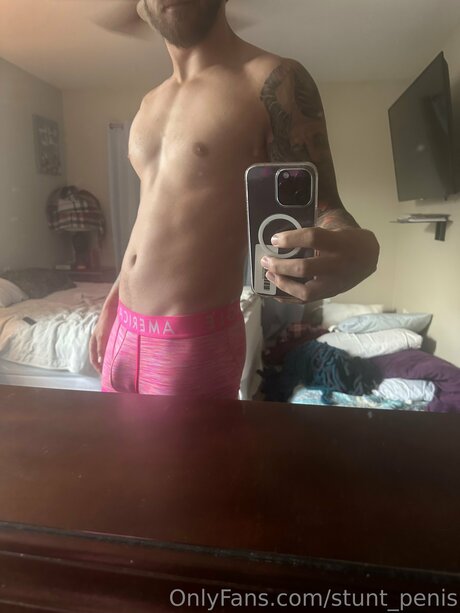 Naakte gelekte OnlyFans-foto van Stunt Penis
