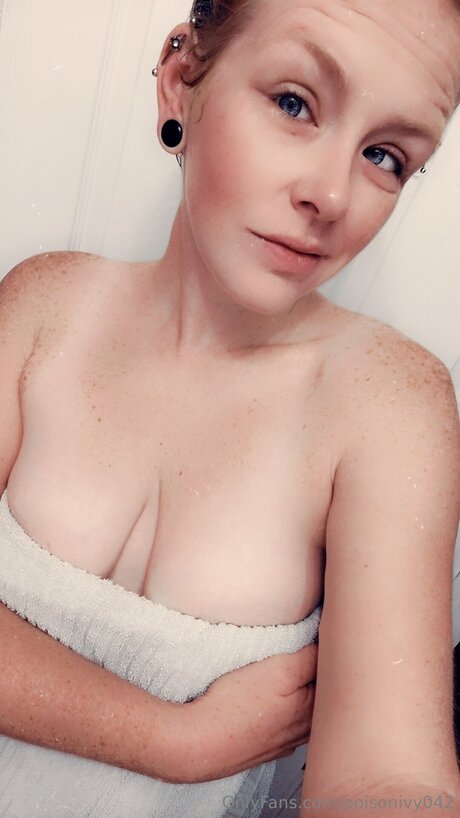Naken lekkede OnlyFans-bilde av Poisonivy042