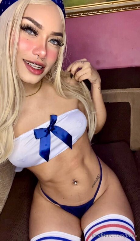 Nahá fotka uniklých OnlyFans od Lalyv
