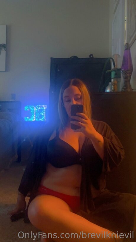 Nagie wyciekłe zdjęcie OnlyFans od Brevilknievil