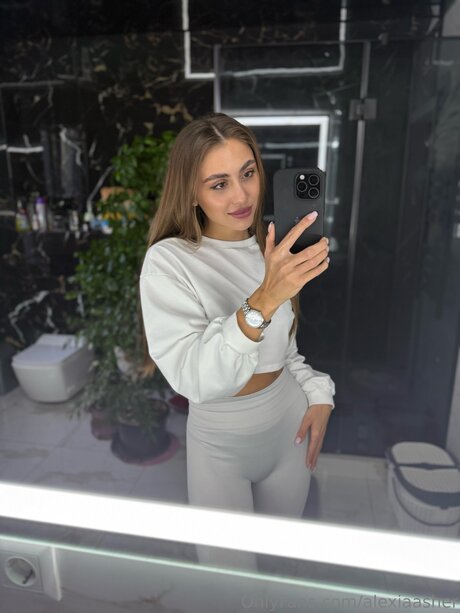 Naakte gelekte OnlyFans-foto van Alexiaasher