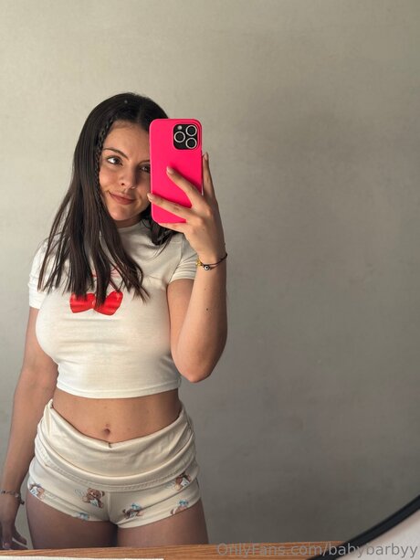 Alaston vuotanut OnlyFans-kuva Babybarbyy