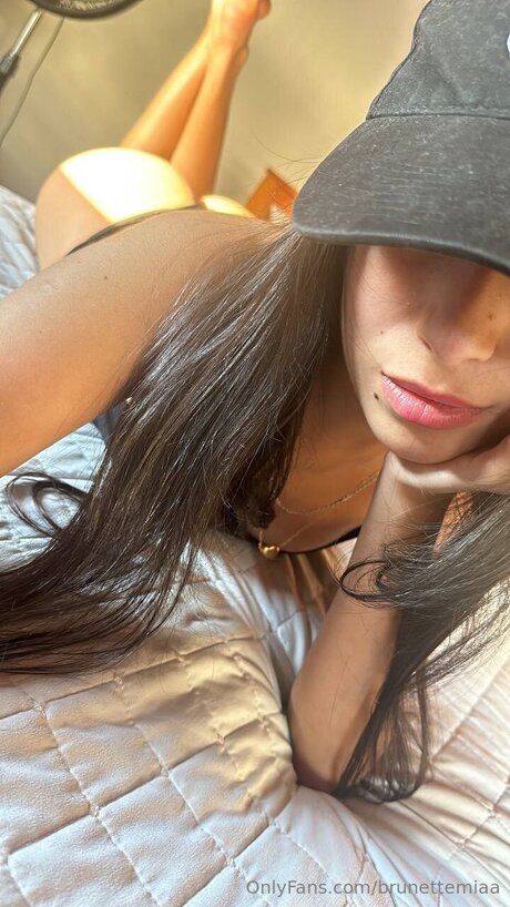 Naken läckt OnlyFans-bild av Brunettemiaa