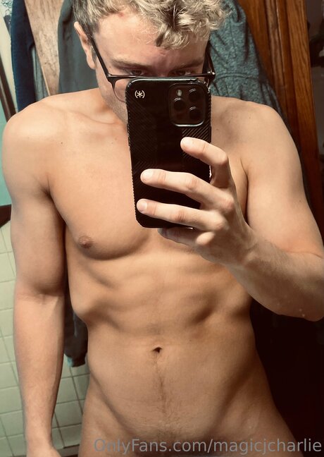 Naken lekkede OnlyFans-bilde av Magicjcharlie