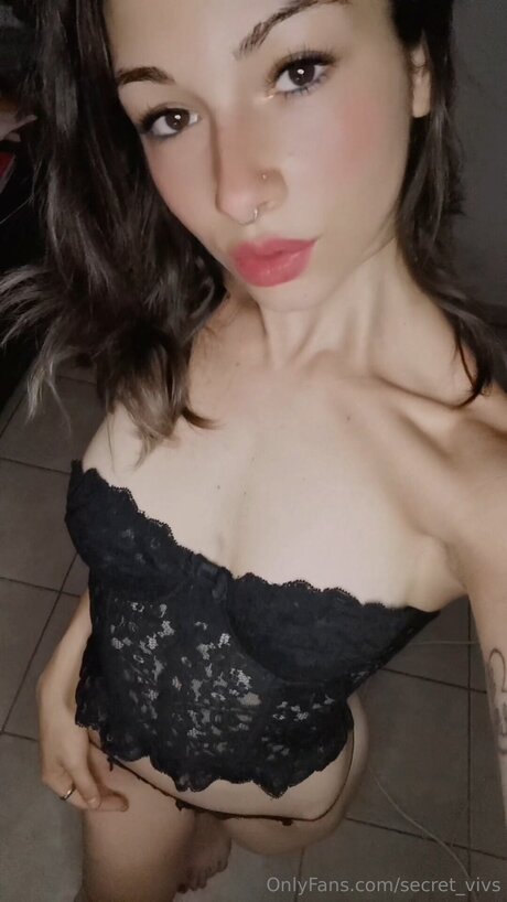 Alaston vuotanut OnlyFans-kuva Secret Vivs