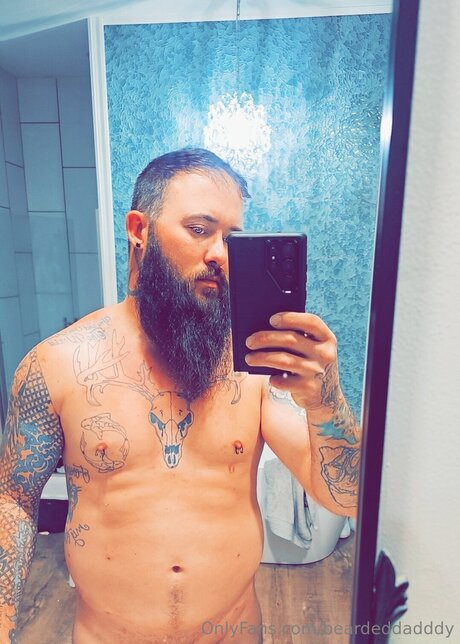 Foto di nudo di fuga di OnlyFans di Beardeddadddy
