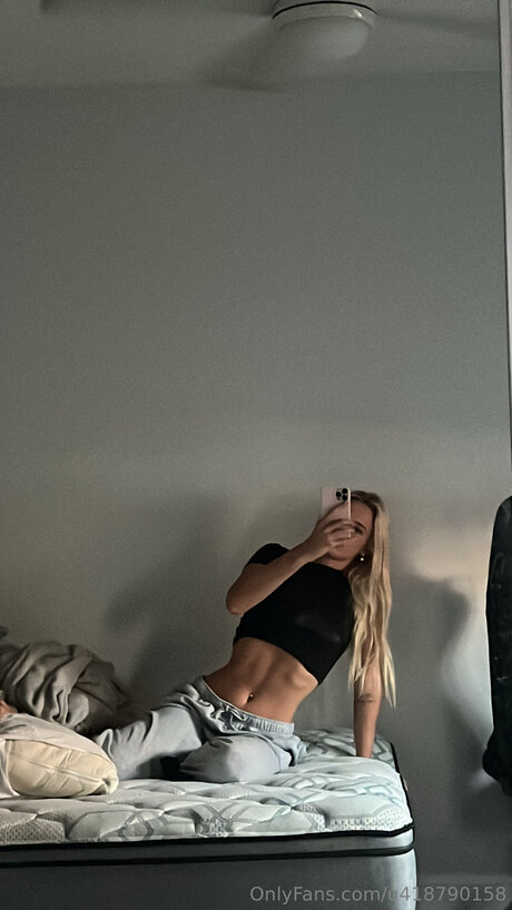 Nøgent lækket OnlyFans-billede af Bellaxmaexo