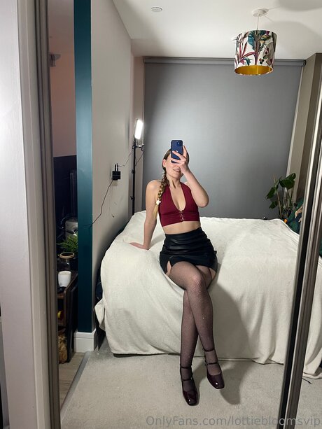 Naken läckt OnlyFans-bild av Lottiebloomsvip