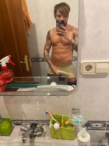 Foto desnuda filtrada de OnlyFans de Juanlargafree