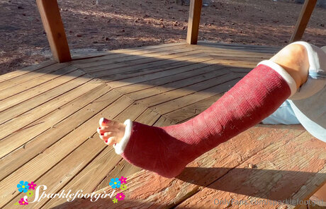 Naakte gelekte OnlyFans-foto van Sparklefootgirl